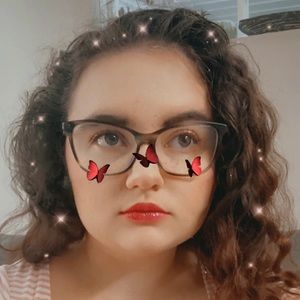 Meet your Posher, Chloe